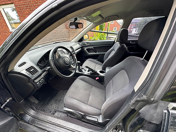Subaru Legacy Outback 6 of 10