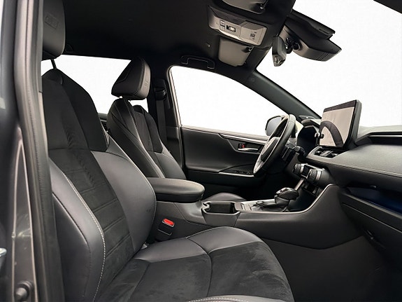 Toyota RAV4 10 of 27