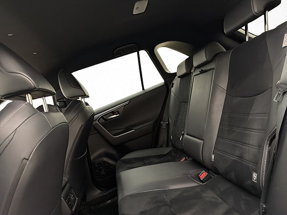 Toyota RAV4 12 of 27