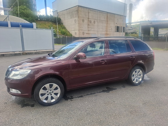 Skoda Octavia 2 of 7