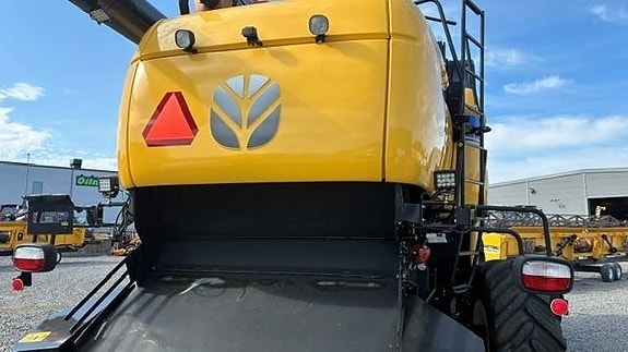 New Holland CX8.85 SL 4WD 5 of 24