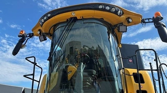 New Holland CX8.85 SL 4WD 8 of 24