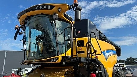 New Holland CX8.85 SL 4WD 10 of 24