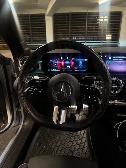 Mercedes-Benz CLA200 7 of 8