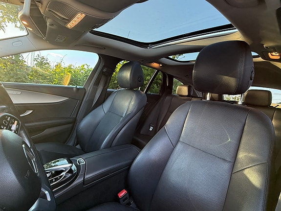 Mercedes-Benz E220 9 of 13