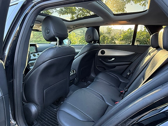 Mercedes-Benz E220 10 of 13