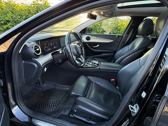 Mercedes-Benz E220 8 of 13
