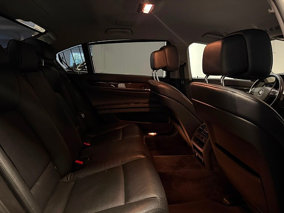 BMW 740Li 20 of 27