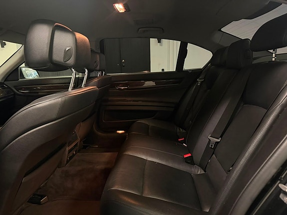 BMW 740Li 8 of 27