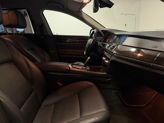 BMW 740Li 19 of 27