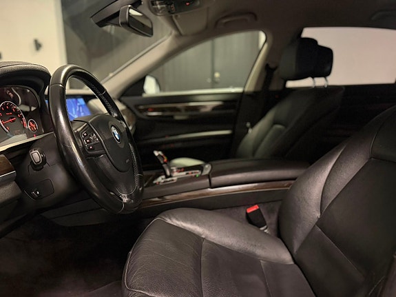 BMW 740Li 7 of 27