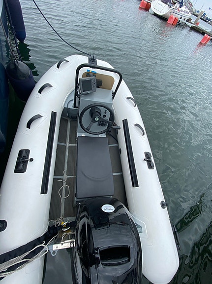 Fullutrustad Great White 270 aluminium jockeysäte med 20hk 4t båda från 2019 2 of 19