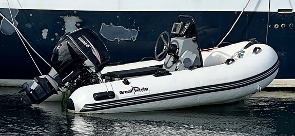 Fullutrustad Great White 270 aluminium jockeysäte med 20hk 4t båda från 2019 3 of 19