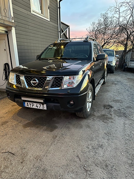 Nissan Navara 2 of 9