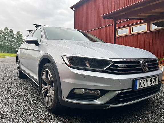 Volkswagen Passat Alltrack 2 of 10