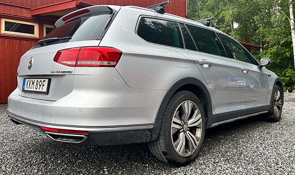 Volkswagen Passat Alltrack 3 of 10