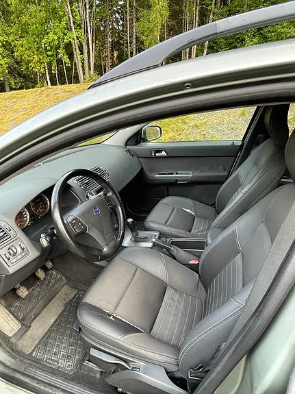 Volvo V50 3 of 4