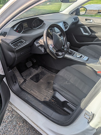 Peugeot 308 SW 4 of 5