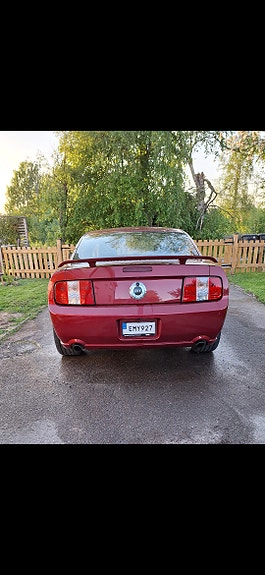 Ford Mustang 2 of 3