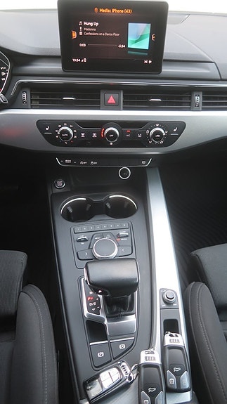 Audi A4 12 of 27