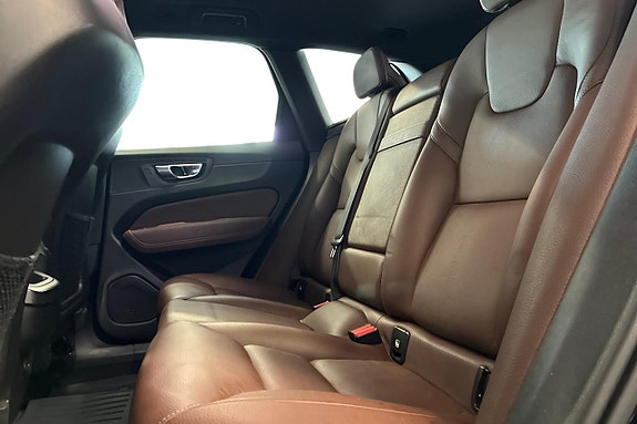 Volvo XC60 14 of 27