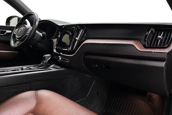 Volvo XC60 15 of 27