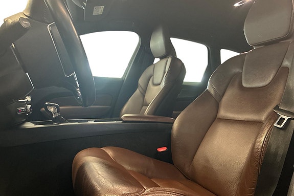 Volvo XC60 13 of 27