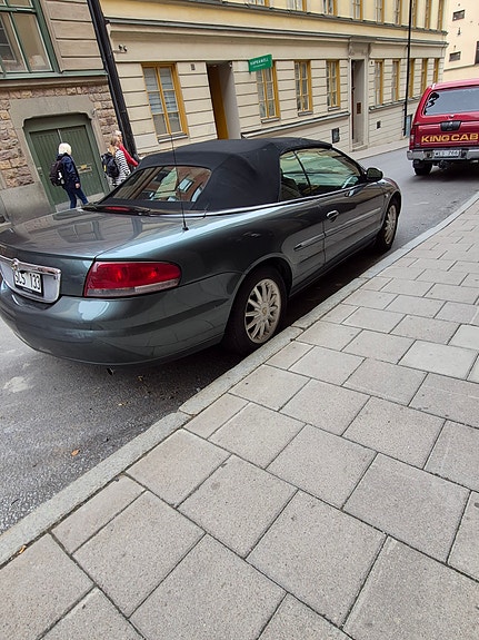Chrysler Sebring 4 of 13