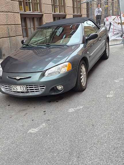 Chrysler Sebring 2 of 13