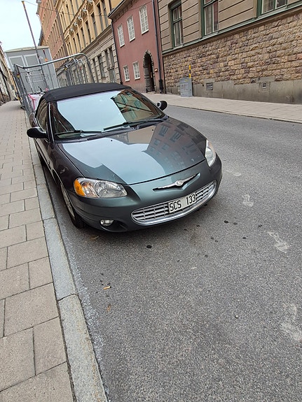 Chrysler Sebring 3 of 13