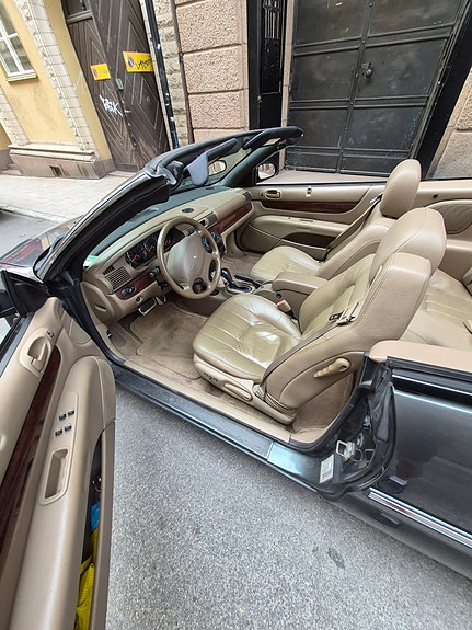 Chrysler Sebring 9 of 13
