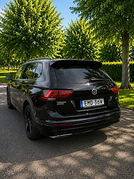 Volkswagen Tiguan Allspace 2 of 8