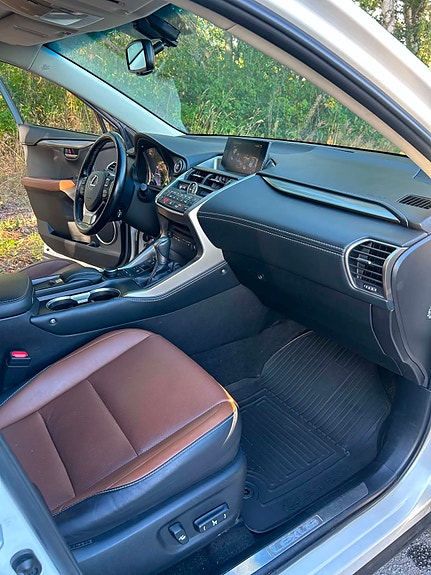 Lexus NX300h 6 of 7