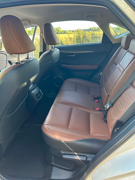 Lexus NX300h 7 of 7