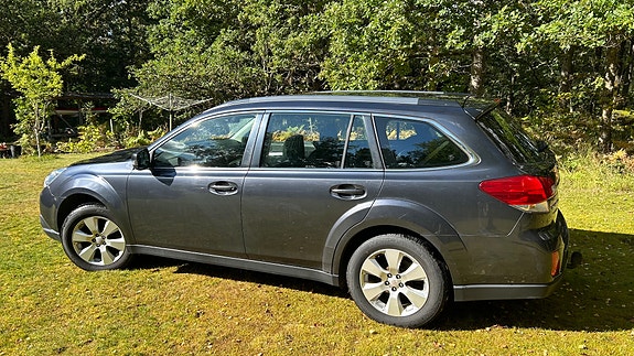 Subaru Outback 2 of 3