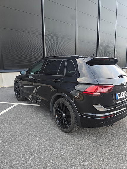 Volkswagen Tiguan 2 of 4