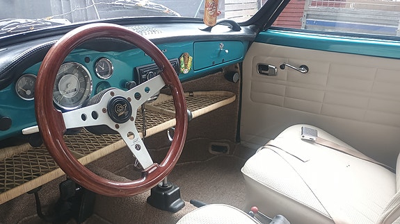 Volkswagen Karmann Ghia 5 of 8