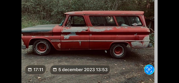 Chevrolet Suburban 5 of 6