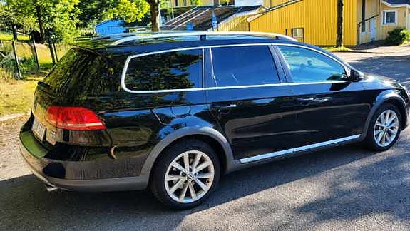 Volkswagen Passat Alltrack 3 of 3
