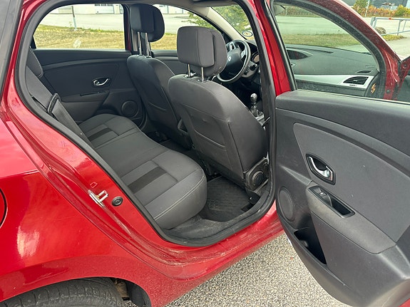 Renault Megane III 7 of 12