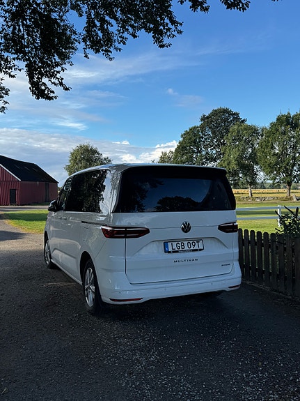 Volkswagen Multivan 3 of 4