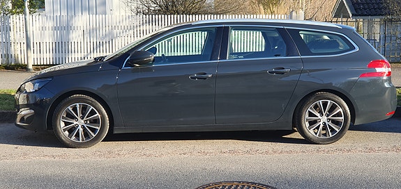 Peugeot 308 SW 5 of 8