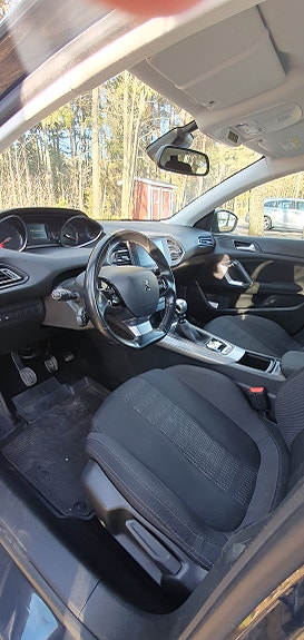 Peugeot 308 SW 4 of 8
