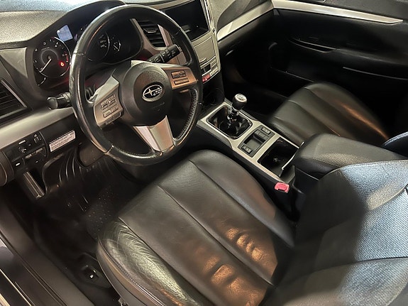 Subaru Legacy 8 of 12