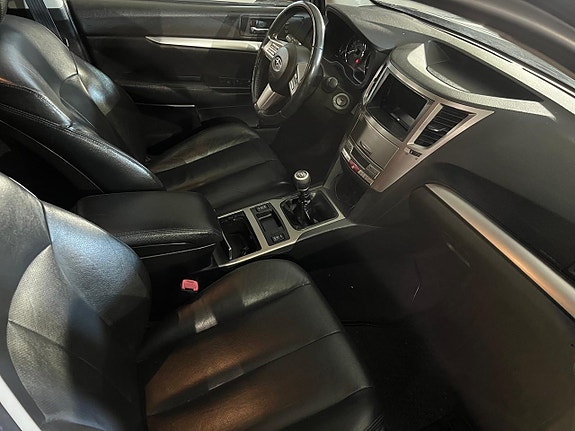 Subaru Legacy 9 of 12