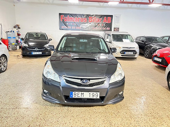 Subaru Legacy 2 of 12