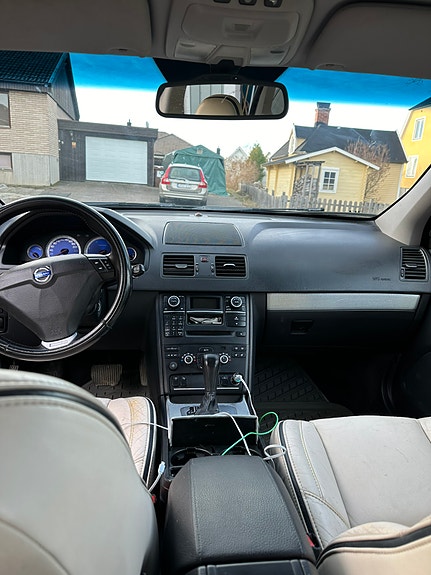 Volvo XC90 2 of 5