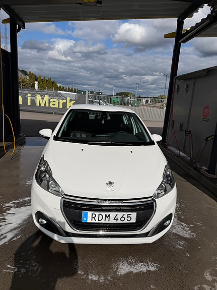 Peugeot 208 5 of 7