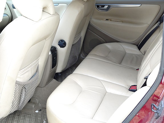 Volvo XC70 3 of 5