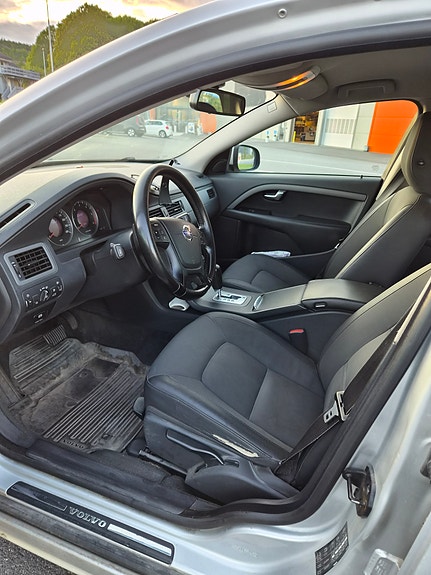 Volvo V70 5 of 6